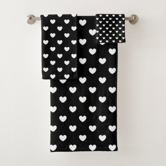 Trendy Black and White Hearts Pattern Bad Handdoek (Insitu)