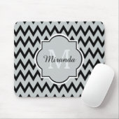 Trendy Black Gray Chevron Zigzag Name en Monogram Muismat (Met muis)