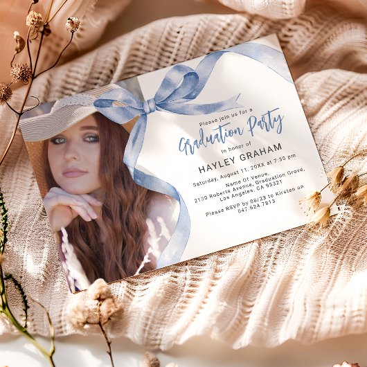 Trendy Blue Bow Photo Graduation Party Uitnodiging