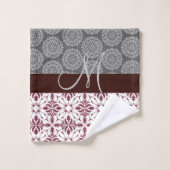 Trendy Burgundy en Gray Damask Monogram Bad Handdoek (Wasdoekje)