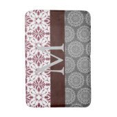 Trendy Burgundy en Gray Damask Monogram Badmat (Voorkant Verticaal)