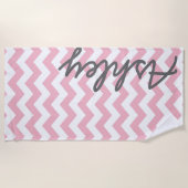 Trendy Chevron Patroon met naam - pastel roze Strandlaken (Voorkant)