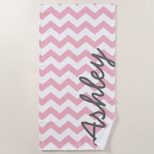 Trendy Chevron Patroon met naam - pastel roze Strandlaken (Voorkant)