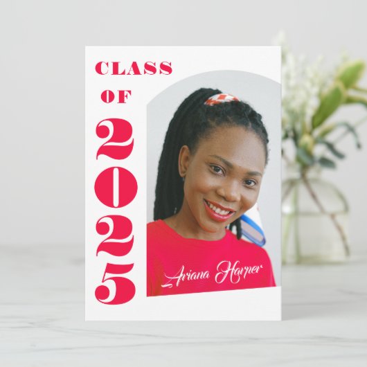 Trendy chique roze scriptklasse van 2025 Afstudere Aankondiging (Staand voorkant)