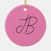Trendy effen kalligrafie monogram initialen roze keramisch ornament (Voorkant)