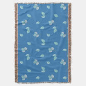 Trendy eucalyptus lekt op Frans blauw Deken (Voorkant Verticaal)