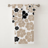 Trendy Flower Pattern in Taupe, Black en White Bad Handdoek (Insitu)