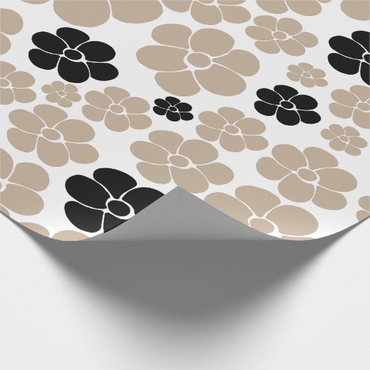 Trendy Flower Pattern in Taupe, Black en White Cadeaupapier (Hoek)
