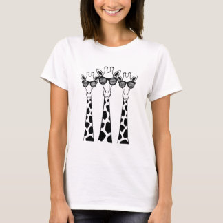 Trendy Giraffe Trio met stijlvolle zonnebril T-shirt