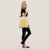 Trendy Gold Yellow Monogram Arrow Diamond Pattern Draagtas (Op model)