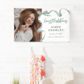 Trendy Green Bow Foto Afstuderen Spandoek (Insitu)