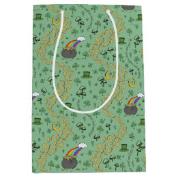 Trendy Green Luck & Joy St Patricks Day Whimsical Medium Cadeauzakje