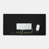 Trendy groen script monogram op zwart bureaumat (Keyboard & Muis)