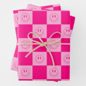Trendy Heet Roze Geruit & Groovy Happy Smile Inpakpapier Vel (In situ)