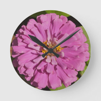 Trendy kussen met paarse Zinnia Ronde Klok