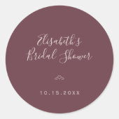 Trendy moderne bordeauxrode en blush envelop seal ronde sticker (Voorkant)