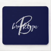 Trendy Navy Blau Grijs Wit Script Monogram Muismat (Voorkant)