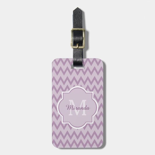 Trendy Paars Chevron Zigzag Name en Monogram Bagagelabel (Voorkant verticaal)