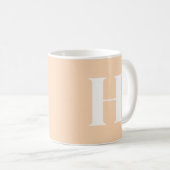 Trendy Perzik C108 Witte Initiële Monogram Custom Koffiemok (Voorkant rechts)