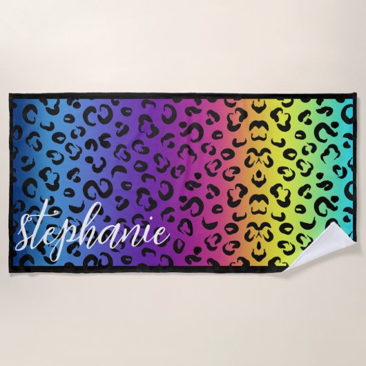Trendy Rainbow Leopard Print Custom Naam Bruiloft Strandlaken (Voorkant)
