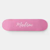 Trendy Roze Meisjesnaam Handgeschreven Manuscript Skateboard (Horizontaal)