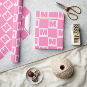 Trendy roze monogram geruit initiaal cadeaupapier