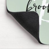 Trendy saliegroen zwart wit script monogram muismat (Hoek)