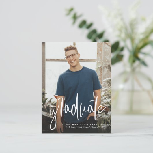 Trendy script afstuderen foto afstuderen uitnodiging briefkaart (Staand voorkant)