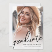 Trendy Script Graduate Eenvoudige Foto Afstuderen Kaart (Voorkant)