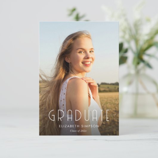 Trendy tekst Modern afstuderen Aankondiging (Staand voorkant)