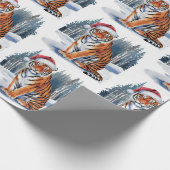 Trendy Tiger with Santa Hat Christmas Cadeaupapier (Hoek)
