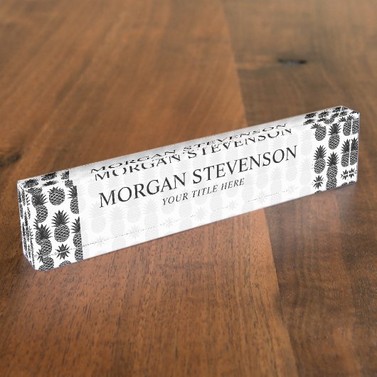 Trendy Tropical Black and White Pineapple Pattern Naambordje (Zijkant)