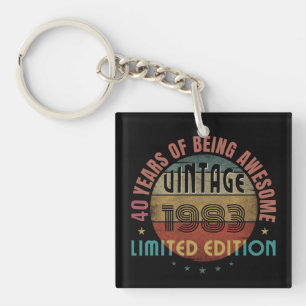 TRENDY UITSTEKENDE GEBOORTEJAAR VERJAARDAGSCADEAU SLEUTELHANGER