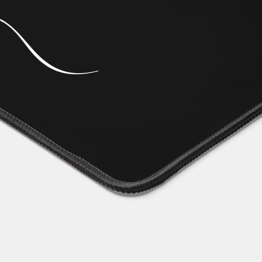 Trendy wit script monogram op zwart bureaumat (Hoek)