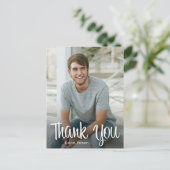 Trendy witte script bedank foto afstuderen briefkaart (Staand voorkant)
