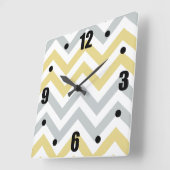 Trendy Yellow and Grey Chevron Pattern Vierkante Klok (Hoek)