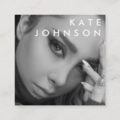 Trendy Zwart Wit Professionele Foto QR Code Vierkante Visitekaartje (Voorkant)