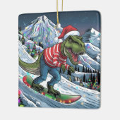 TRex snowboard op berg psychedelische kleuren Keramisch Ornament (Links)