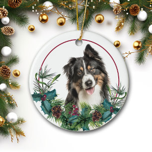 Tri Color Australian Shepherd Dog Evergreen Wreath Keramisch Ornament