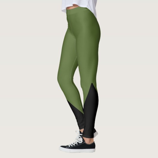 Triangle noir | Initiale | Leggings vert olive (Gauche)