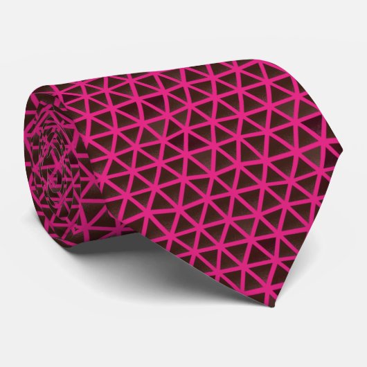 Triangles Fuchsia sur Cravate noire (Roulé)