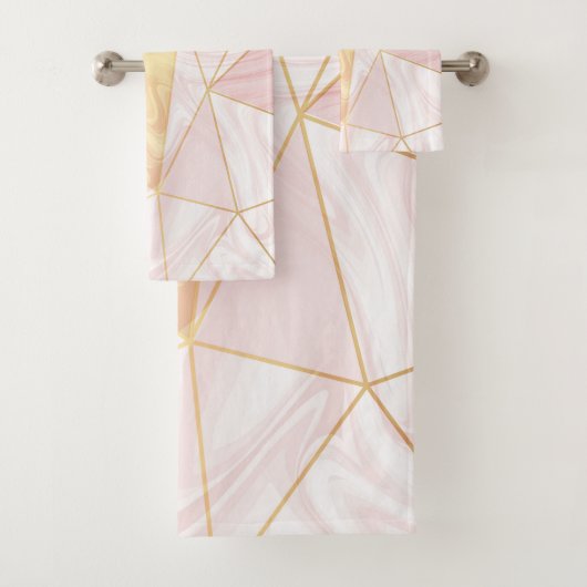 Triangles géométriques poly en marbre rose et or (En situation)
