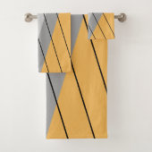 Triangles gris sur arrière - plan jaune (En situation)