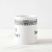 Triangles noirs et blancs modernes Mug personnalis (Centre)