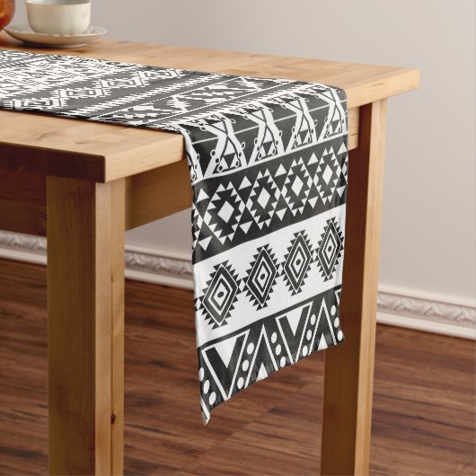 Tribal African Pattern Ethnic Black White Korte Tafelloper (Voorbeeld)