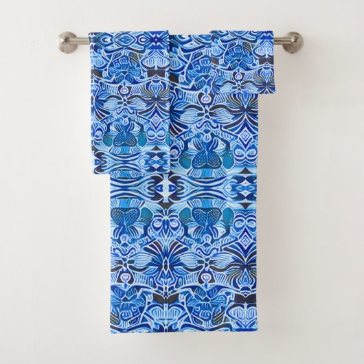 Tribal Batik Patroon in Indigo Blauw en Wit Bad Handdoek (Insitu)