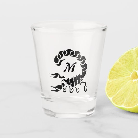 Tribal Black Scorpion Monogram Shot Glas (Voorkant)