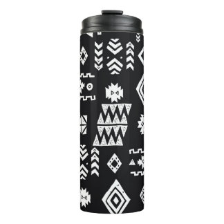 Tribal geometric: stijlvolle naadloze achtergrond. thermosbeker