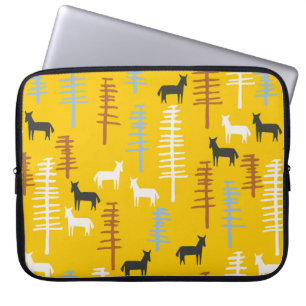 Tribale achtergrond met paarden en bomen, creatief laptop sleeve