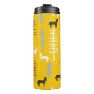 Tribale achtergrond met paarden en bomen, creatief thermosbeker